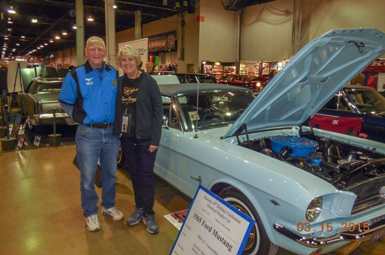 Gail et Tom participent régulièrement à des rassemblements et concours avec leur Mustang 65 exceptionnelle
