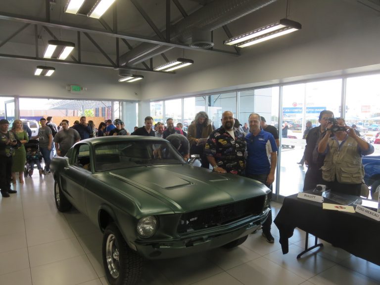 Chez le concessionnaire Ford local.