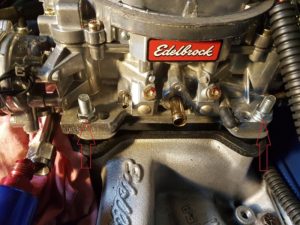 6. Enlever les 4 boulons du carburateur